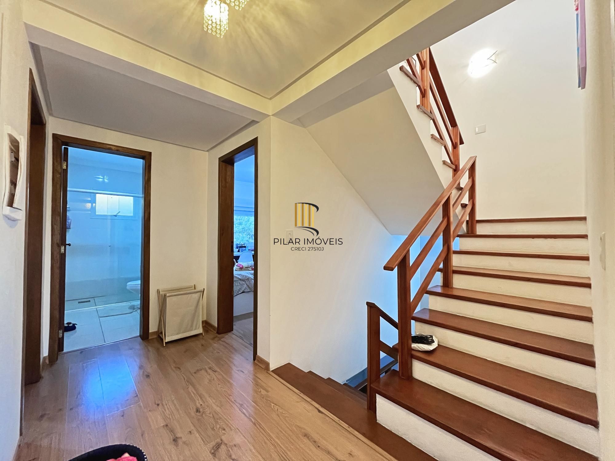 Casa para Venda - 270m², 3 dormitórios, sendo 1 suites, 2 vagas - Guarujá