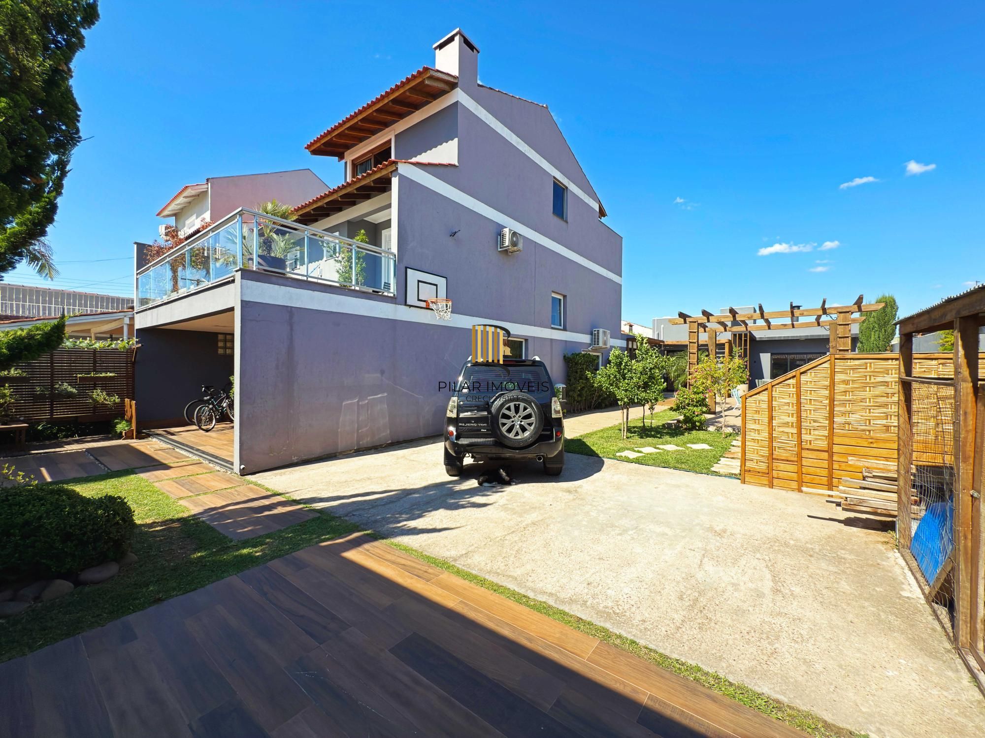 Em busca de uma casa espaçosa e cheia de comodidades no bairro Hípica