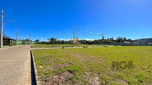 Casa Condominio em Porto Alegre, no bairro Hípica, com 3 dormitório(s), e 3 banheiros, à venda.