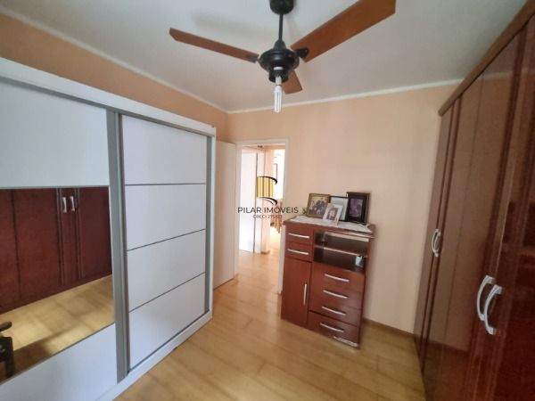 Apartamento em Porto Alegre, no bairro Cristal, com 2 dormitório(s), e 2 banheiros, à venda.