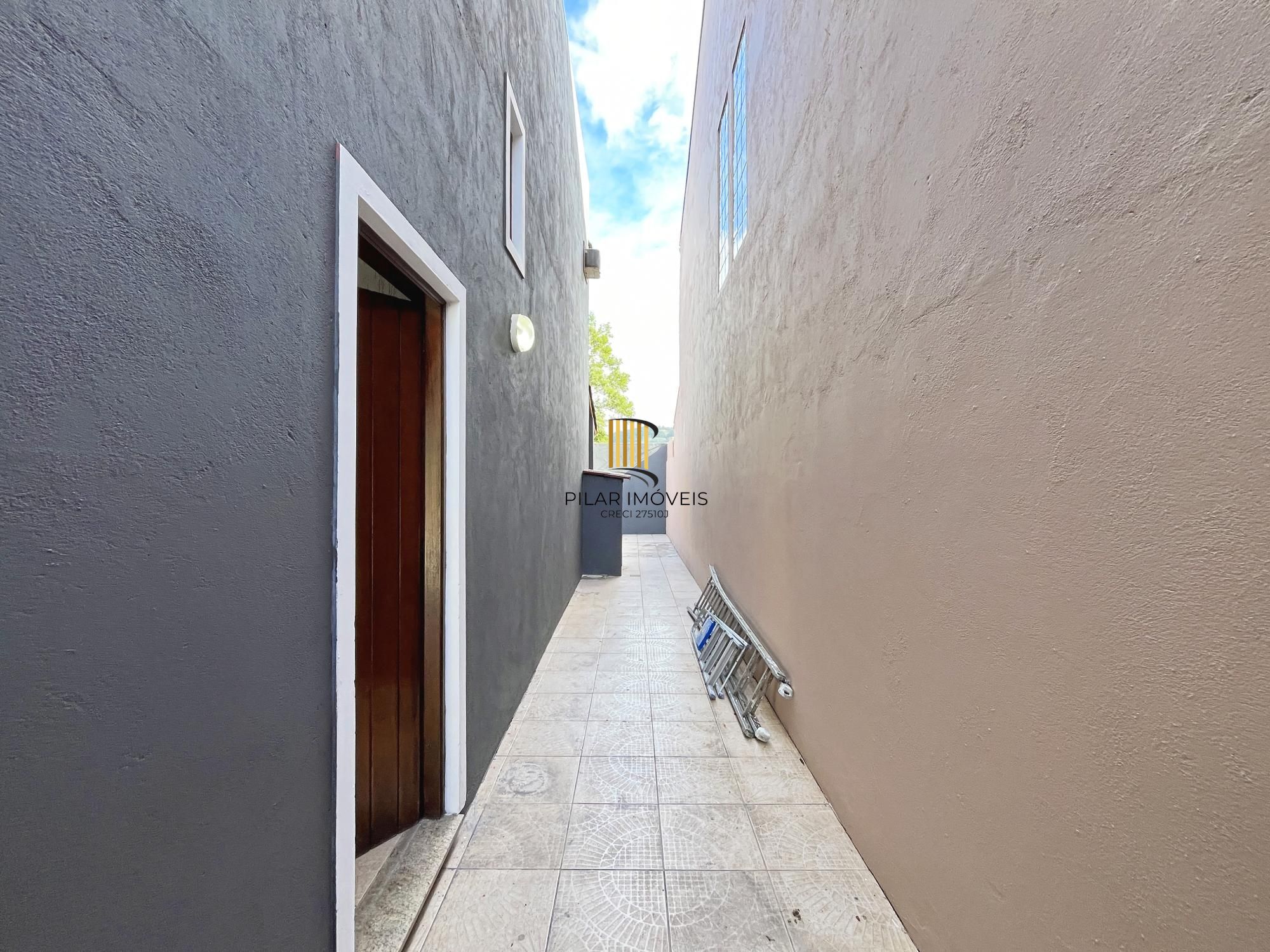 Casa 3 dormitórios no bairro Hípica