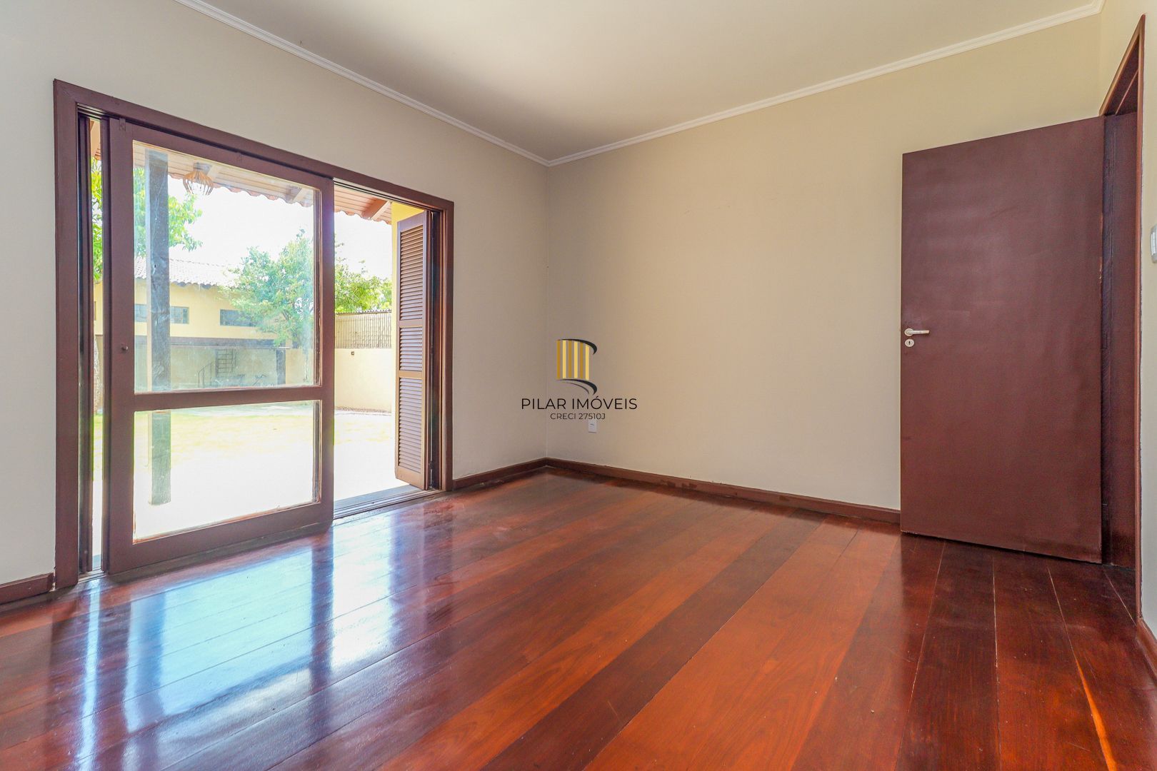 Excelente residência com 4 dormitórios