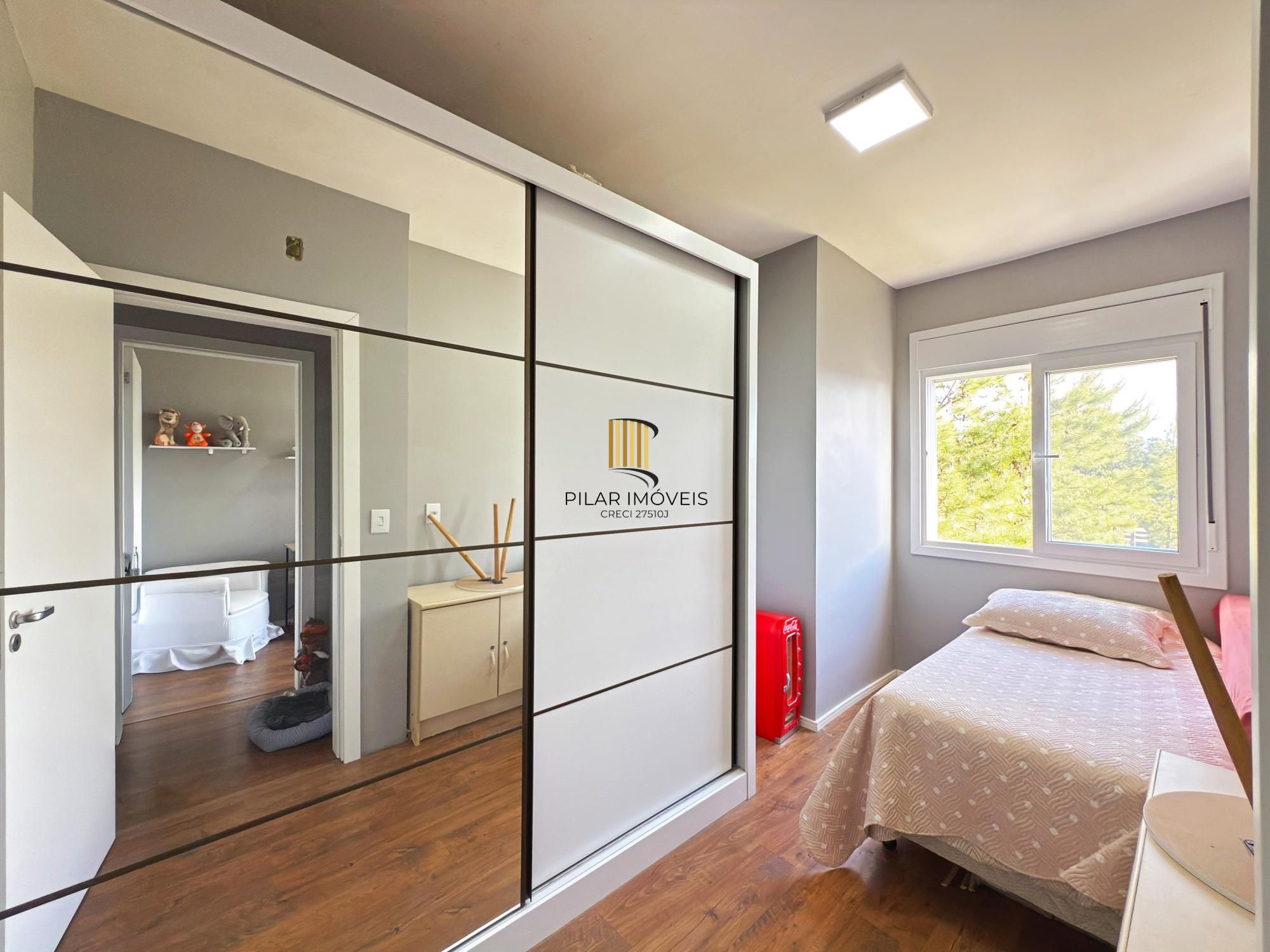 Casa moderna com 3 dormitórios com pátio grande e vista para o Rio Guaíba!