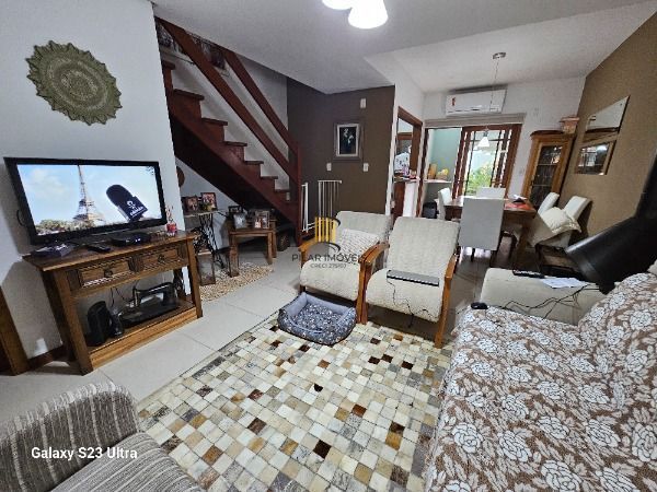Casa Condominio em Porto Alegre, no bairro Ipanema, com 3 dormitório(s), e 3 banheiros, à venda.