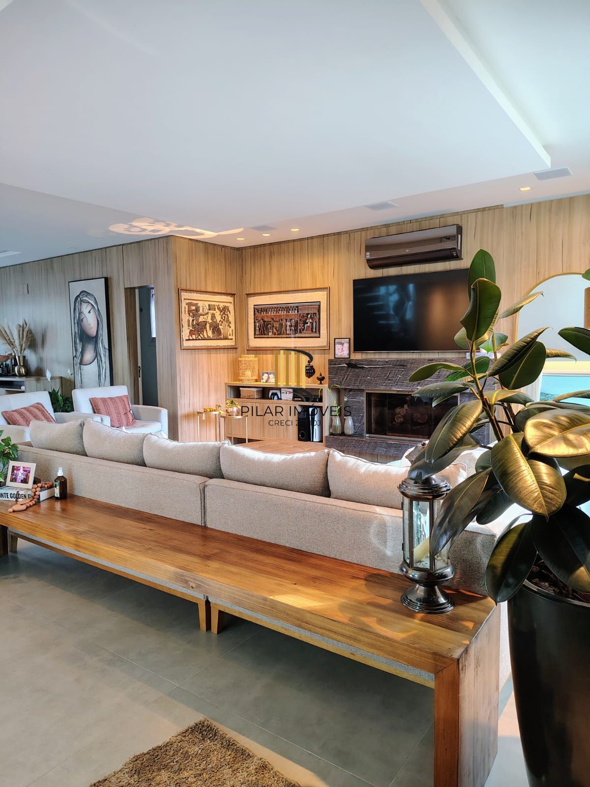 **Espetacular Casa de Condomínio com 3 suítes, Piscina com aquecimento**