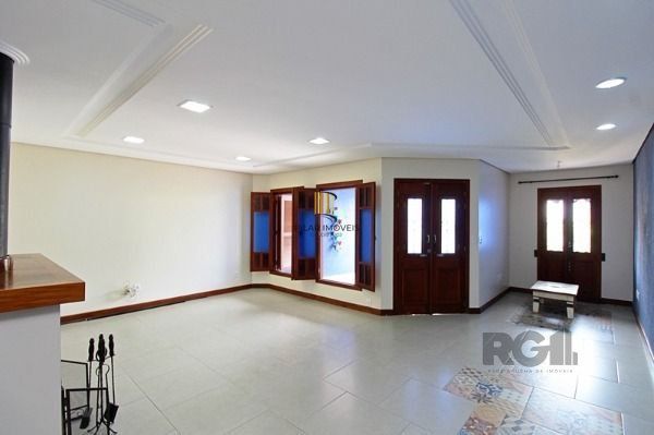 Casa em Porto Alegre, no bairro Hípica, com 3 dormitório(s), e 3 banheiros, à venda.