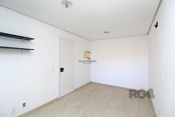Casa Condominio em Porto Alegre, no bairro Pedra Redonda, com 3 dormitório(s), e 3 banheiros, à venda.