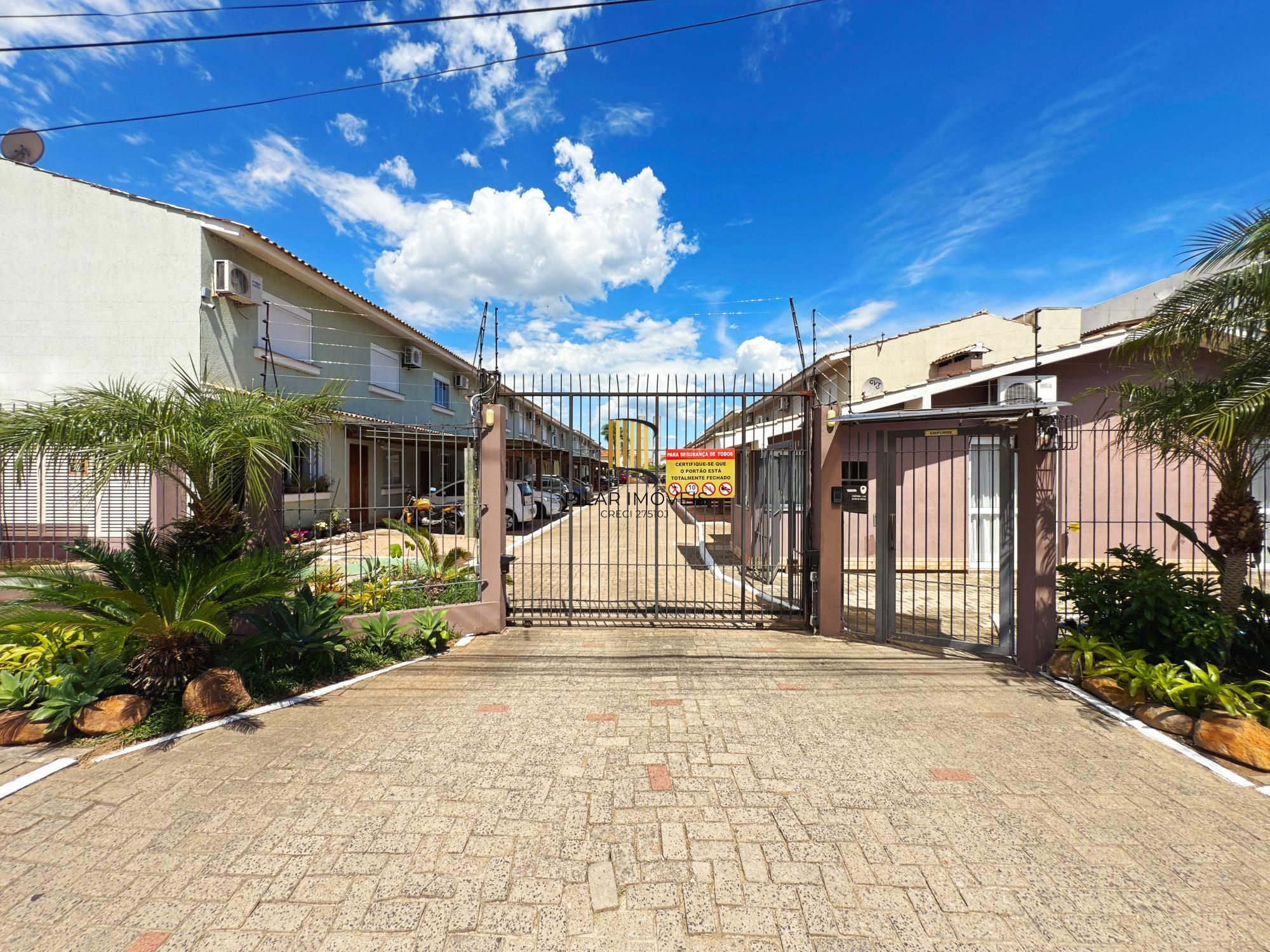 Casa Condominio em Porto Alegre, no bairro Aberta dos Morros, com 2 dormitório(s), e 2 banheiros, à venda.