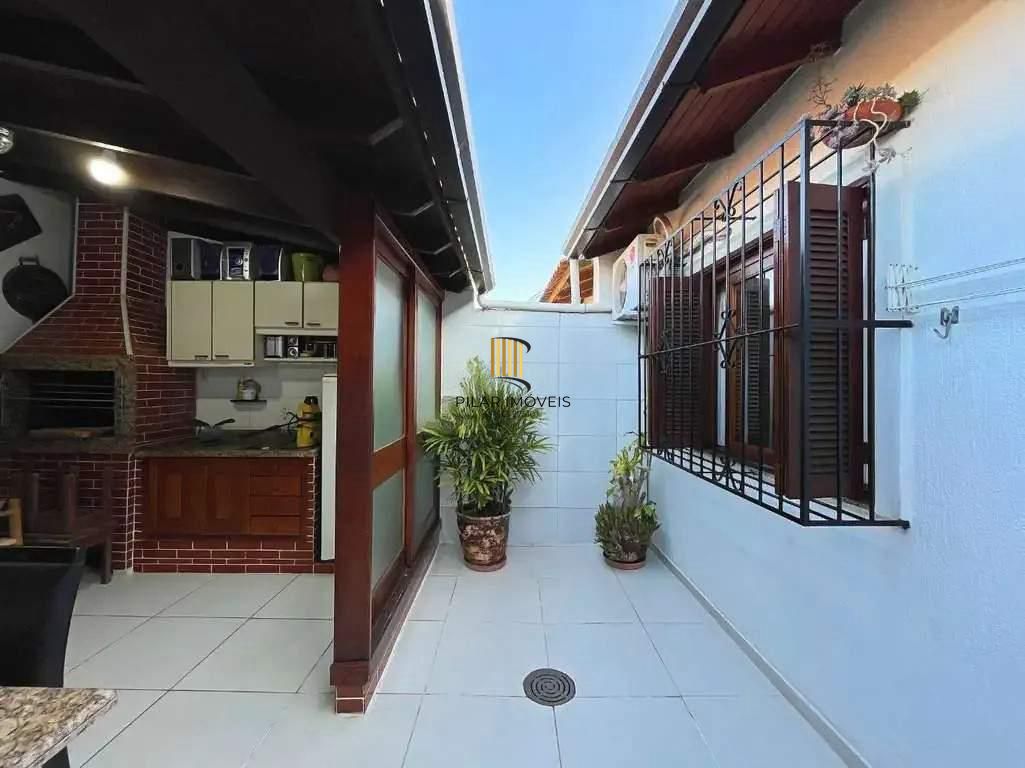 Casa 2 dormitórios no bairro Hípica