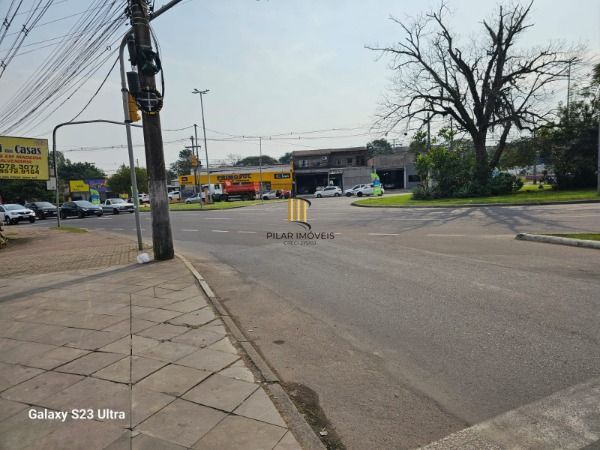 Casa em Porto Alegre, no bairro Espírito Santo, com 3 dormitório(s), e 3 banheiros, à venda.
