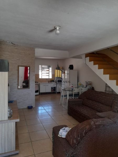 Casa em Porto Alegre, no bairro Belém Novo, com 2 dormitório(s), e 2 banheiros, à venda.