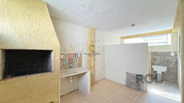 Casa Condominio em Porto Alegre, no bairro Guarujá, com 3 dormitório(s), e 3 banheiros, à venda.