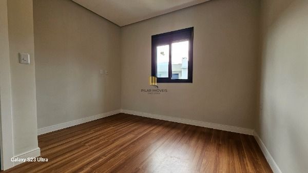 Casa em Porto Alegre, no bairro Hípica, com 3 dormitório(s), e 3 banheiros, à venda.