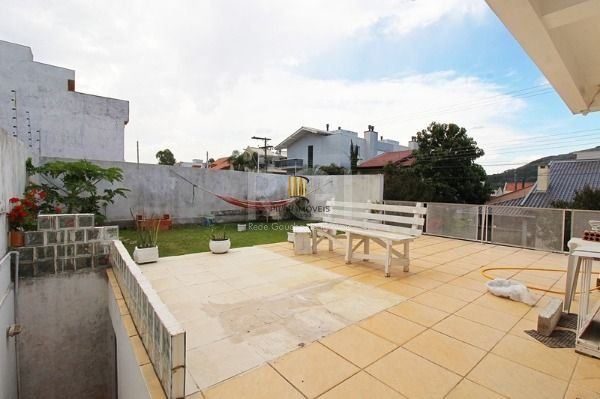 Casa em Porto Alegre, no bairro Aberta dos Morros, com 3 dormitório(s), e 3 banheiros, à venda.