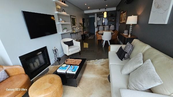 Apartamento em Porto Alegre, no bairro Chácara das Pedras, com 2 dormitório(s), e 2 banheiros, à venda.