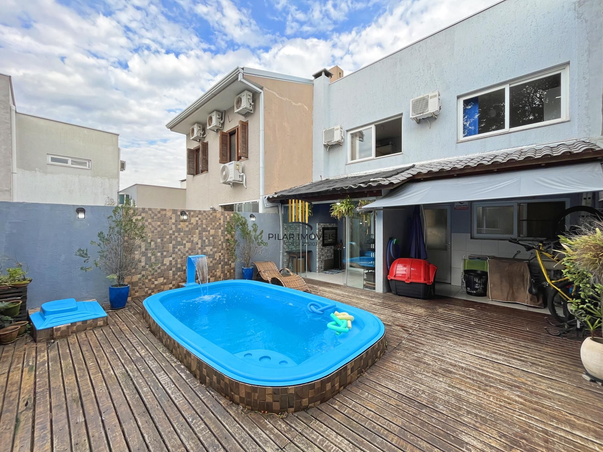 Casa 4 dormitórios no bairro Hípica