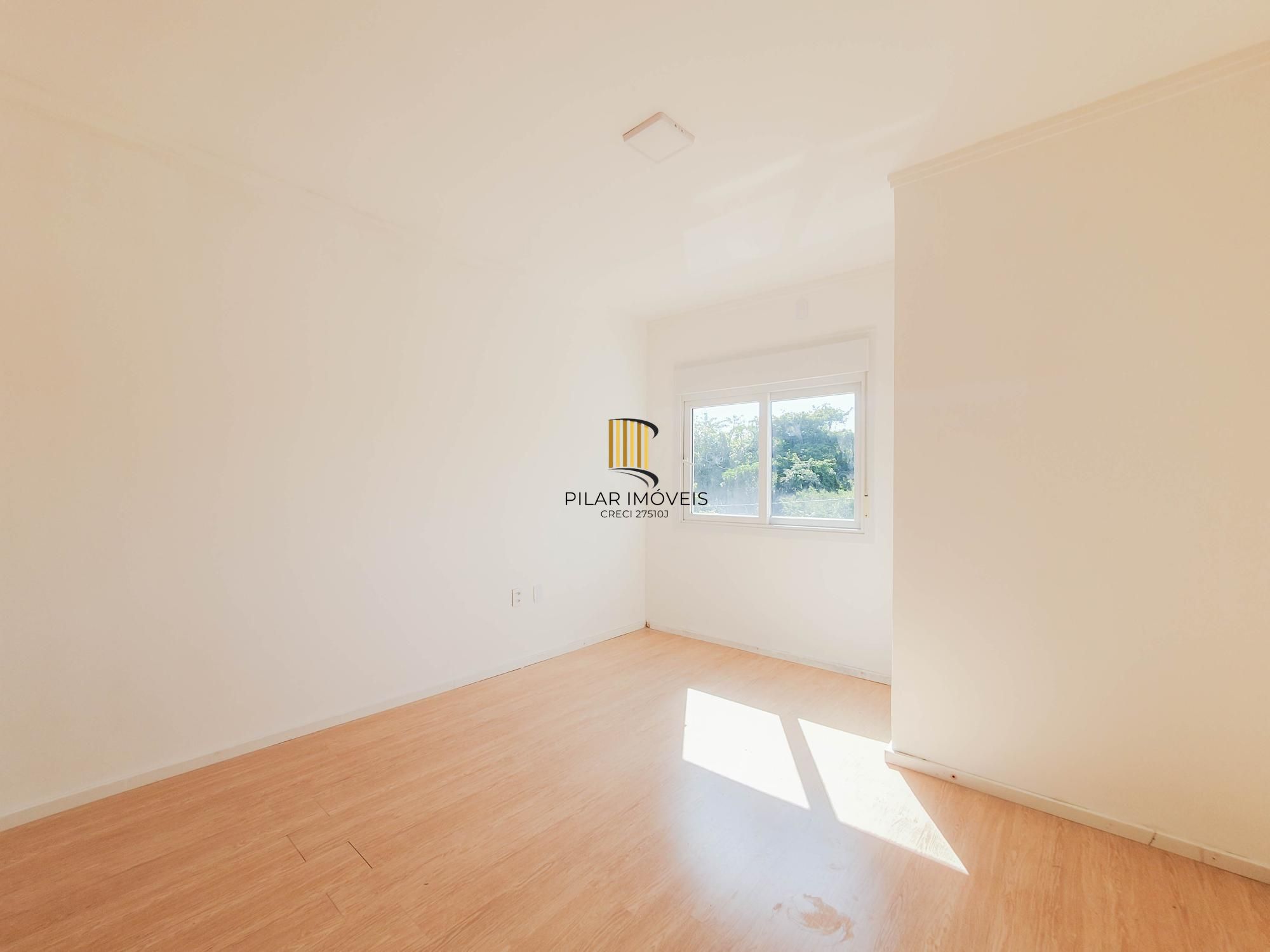 Casa 3 dormitórios no bairro Guarujá