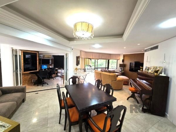 Apartamento em Porto Alegre, no bairro Auxiliadora, com 4 dormitório(s), e 4 banheiros, à venda.