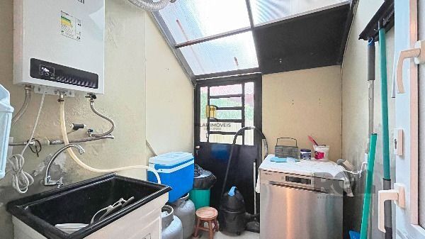 Casa em Porto Alegre, no bairro Hípica, com 3 dormitório(s), e 3 banheiros, à venda.