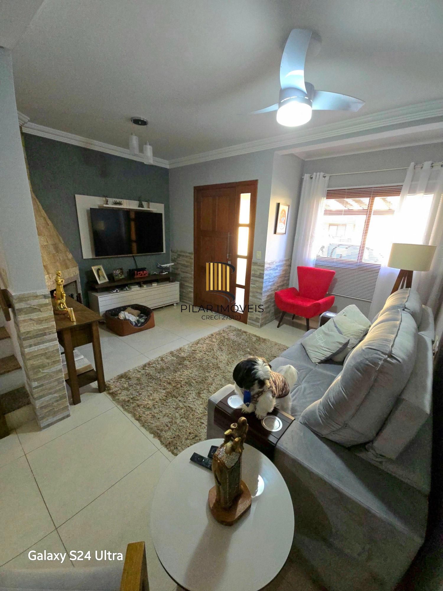 Casa 2 dormitórios no bairro Hípica