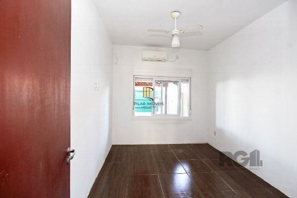 Casa em Porto Alegre, no bairro Aberta dos Morros, com 2 dormitório(s), e 2 banheiros, à venda.