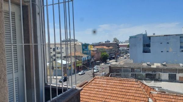 Apartamento em Porto Alegre, no bairro Azenha, com 2 dormitório(s), e 2 banheiros, à venda.