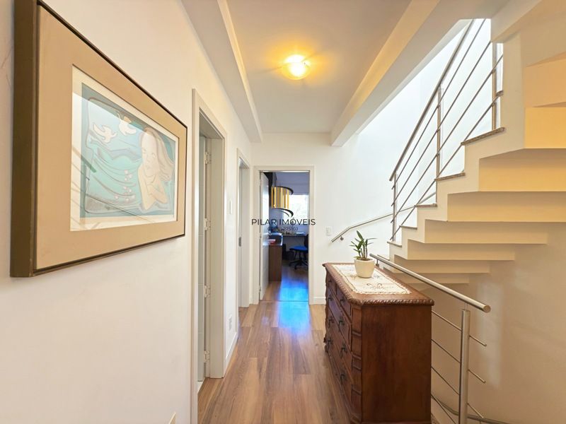 Linda Residência com 3 dormitórios e 1 suíte no Bairro Tristeza para venda.