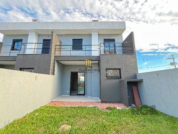 Casa em Porto Alegre, no bairro Hípica, com 3 dormitório(s), e 3 banheiros, à venda.
