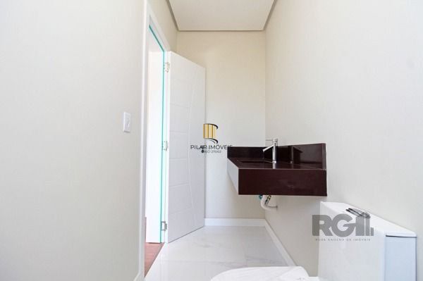 Casa Condominio em Porto Alegre, no bairro Ipanema, com 3 dormitório(s), à venda.