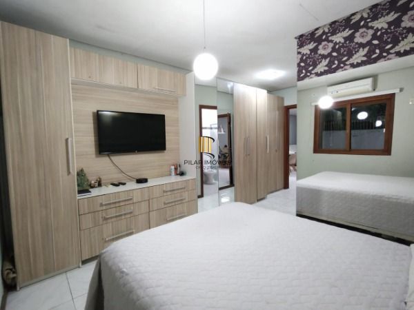 Casa 2 dormitórios no bairro Hípica