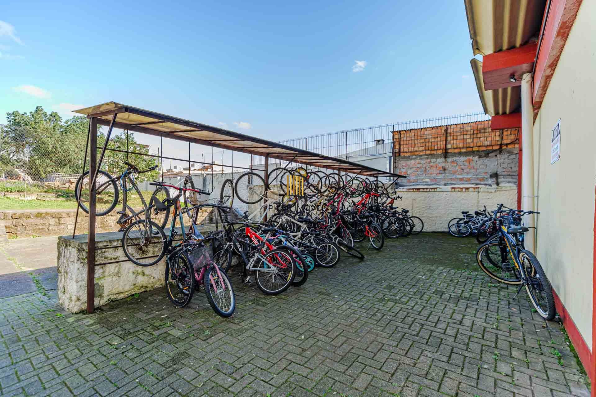 Apartamento com 2 dormitórios no Bairro Camaquã.