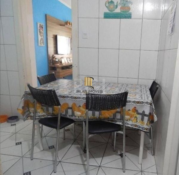 Apartamento em Porto Alegre, no bairro Cristal, com 2 dormitório(s), e 2 banheiros, à venda.