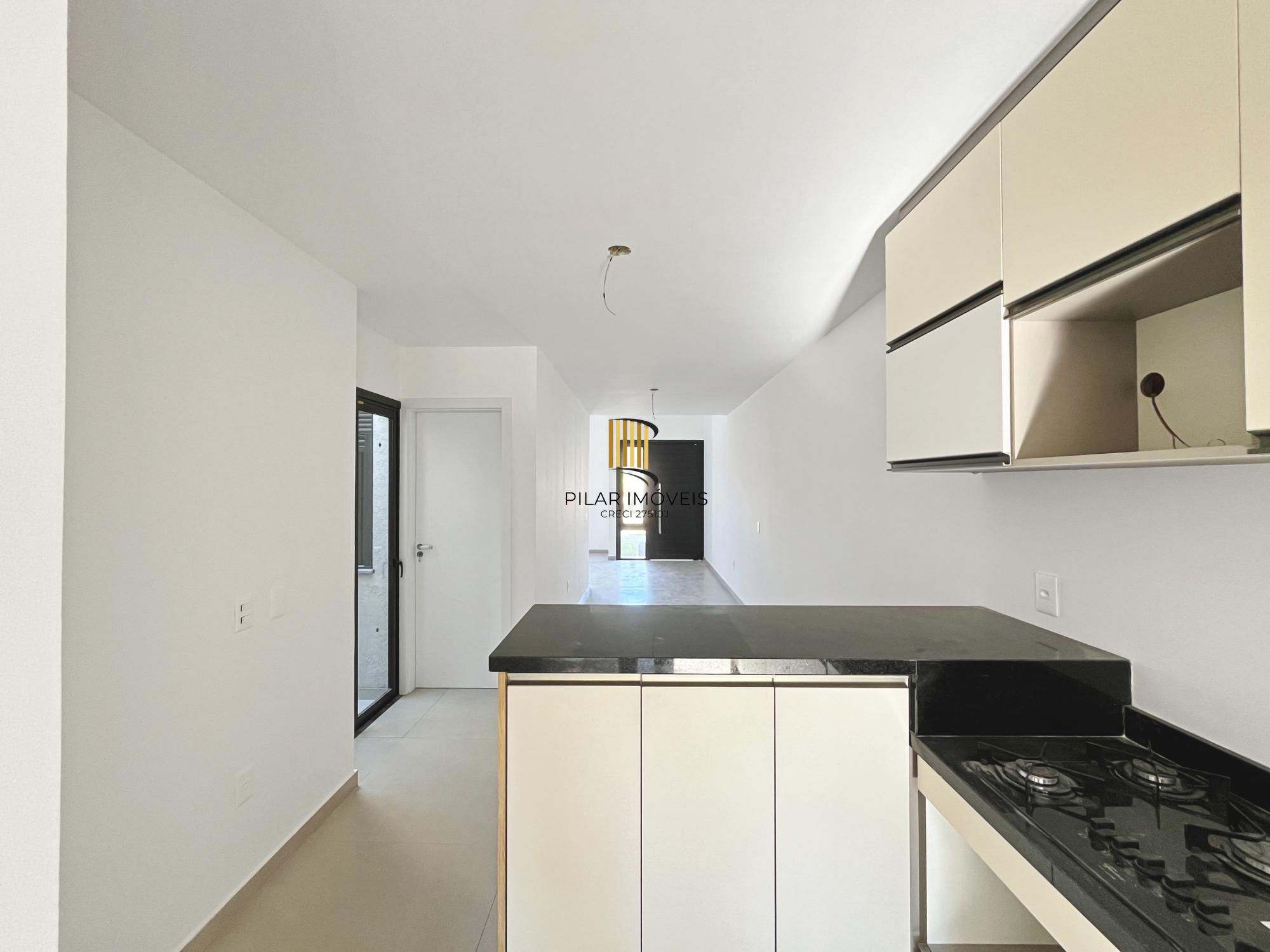 Belíssima Residência com 2 dormitórios, 2 vagas , cozinha mobiliada