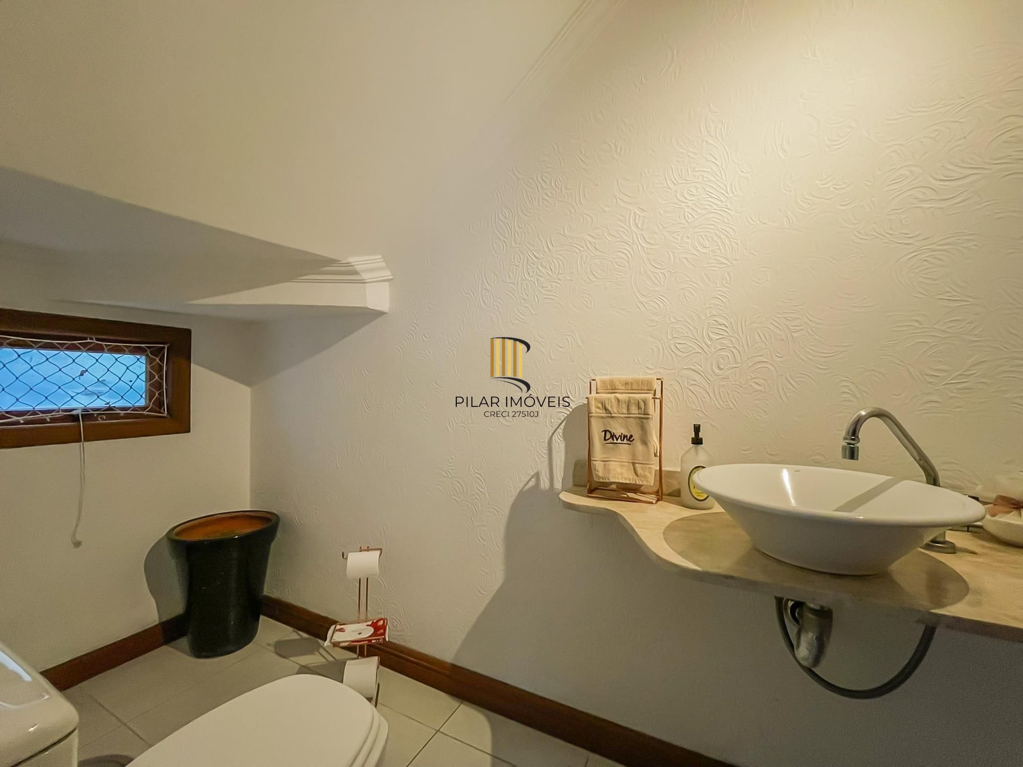 Casa 3 suítes com piscina em condomínio alto padrão na zona sul de Porto Alegre !