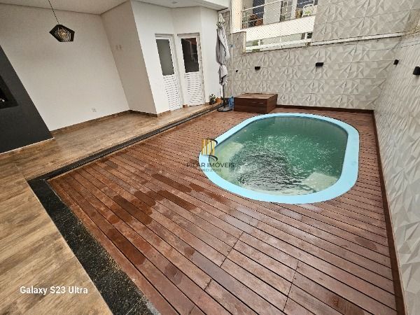 Casa Condominio em Porto Alegre, no bairro Hípica, com 4 dormitório(s), e 4 banheiros, à venda.
