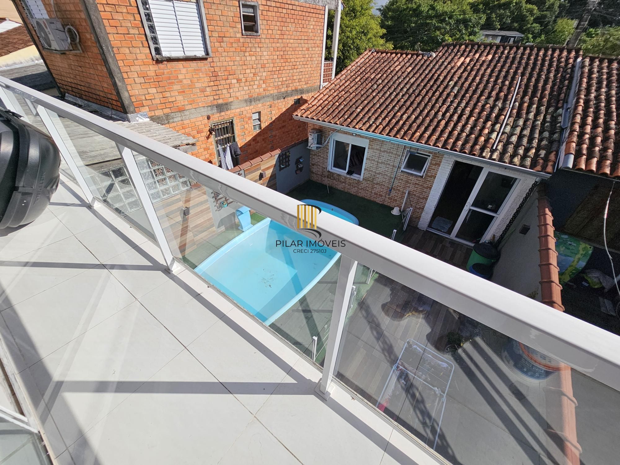 Casa com piscina e salão de festas na Rua Capitão Pedroso bairro Restinga zona sul de Porto Alegre !