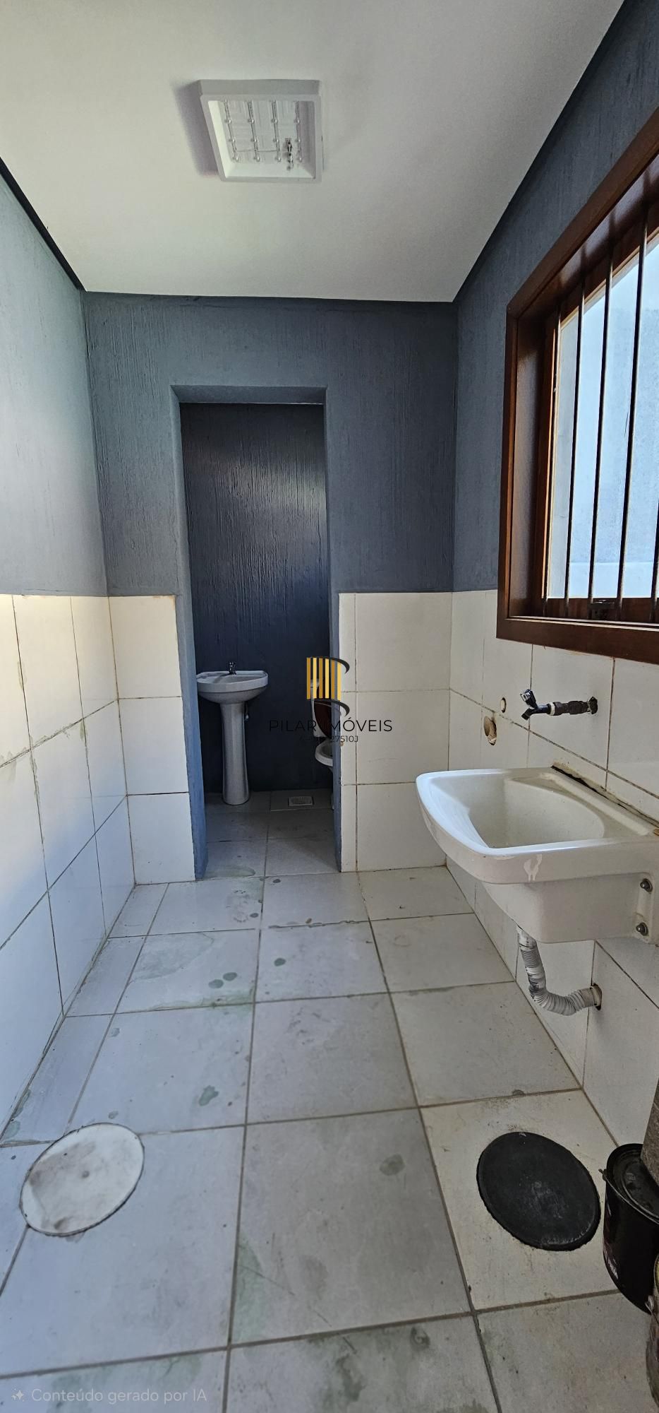 Casa 2 dormitórios no bairro Hípica