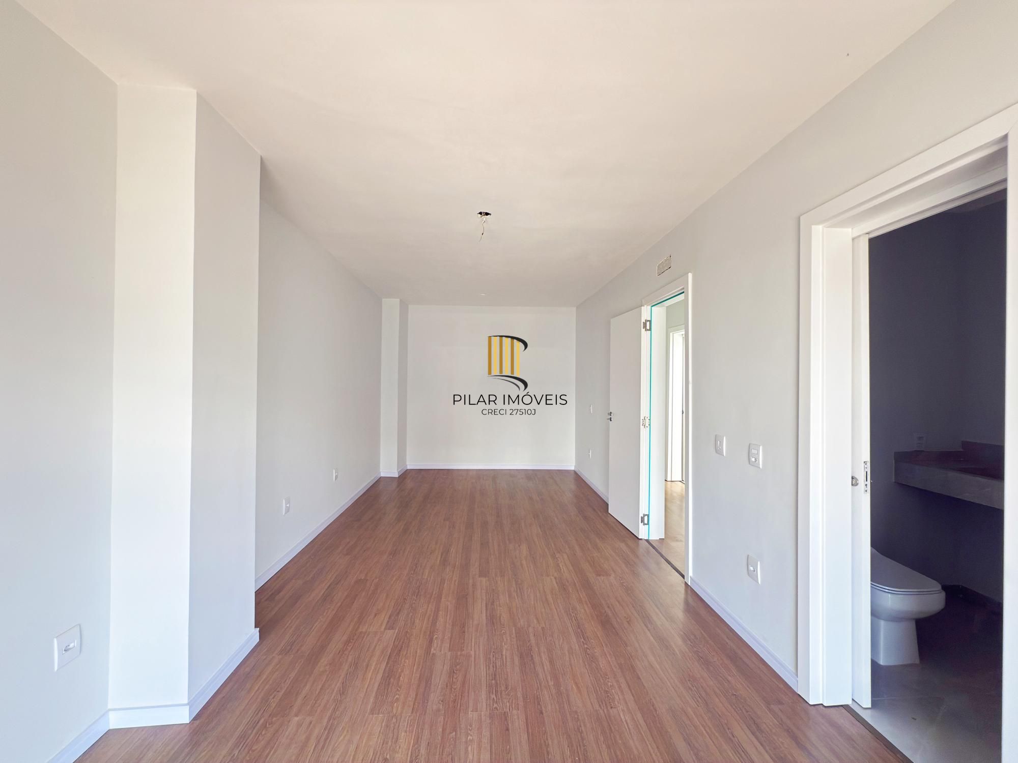 Casa 4 dormitórios( 1 dorm térreo) no Condomínio Villa Amalfi, na zona sul de Porto Alegre.