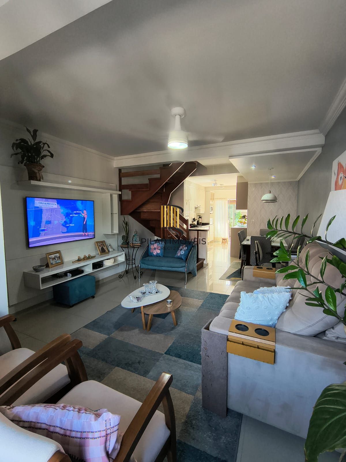 Otimo sobrado com 2 suites no bairro Guaruja