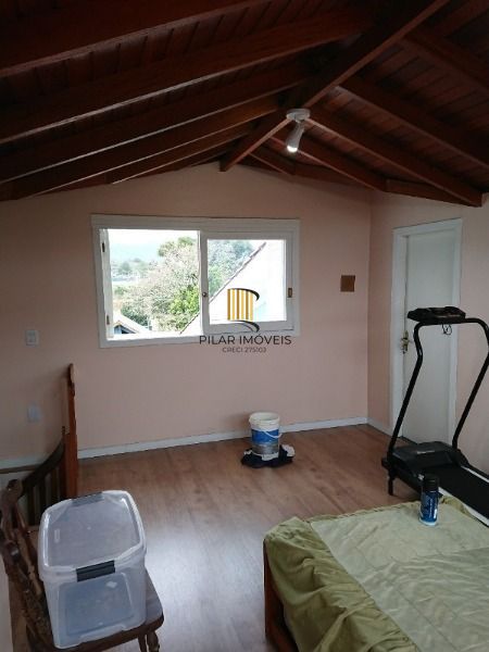 Casa em Porto Alegre, no bairro Espirito Santo, com 4 dormitório(s), e 4 banheiros, à venda.