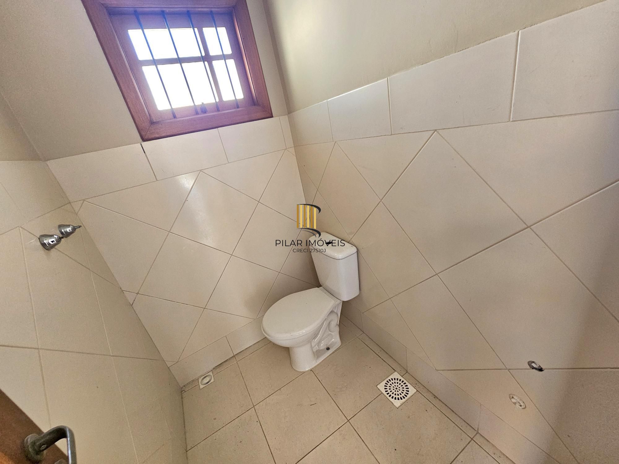 Sobrado 3 dormitórios com lareira, churrasqueira, piscina, 4 vagas garagem com 196,00m² de área construída no bairro Hípica !