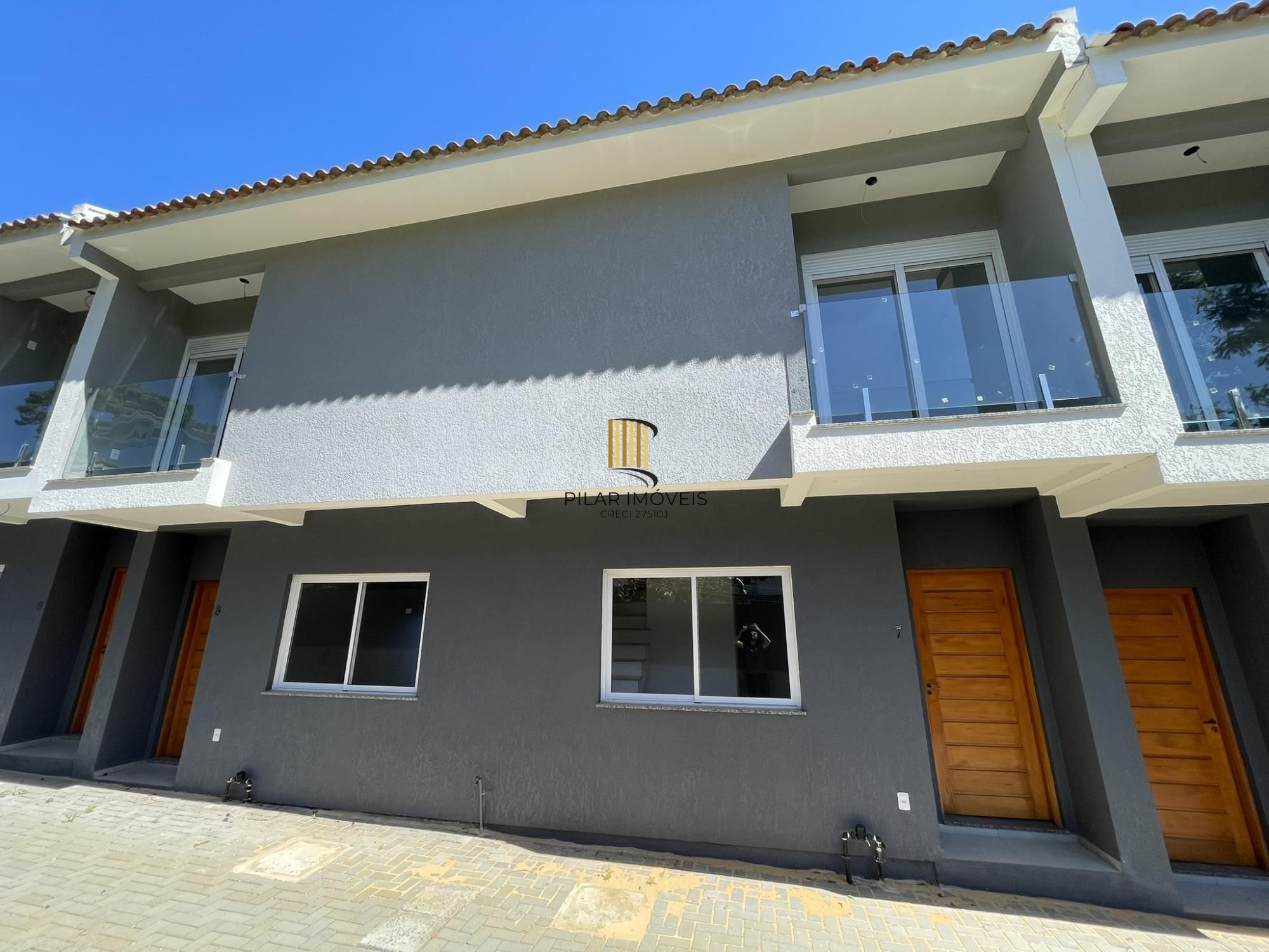 Casa Condominio em Porto Alegre, no bairro Nonoai, com 2 dormitório(s), e 2 banheiros, à venda.