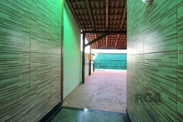 Casa em Porto Alegre, no bairro Aberta dos Morros, com 2 dormitório(s), e 2 banheiros, à venda.