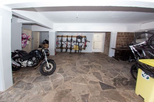 Apartamento em Porto Alegre, no bairro Tristeza, com 3 dormitório(s), e 3 banheiros, à venda.