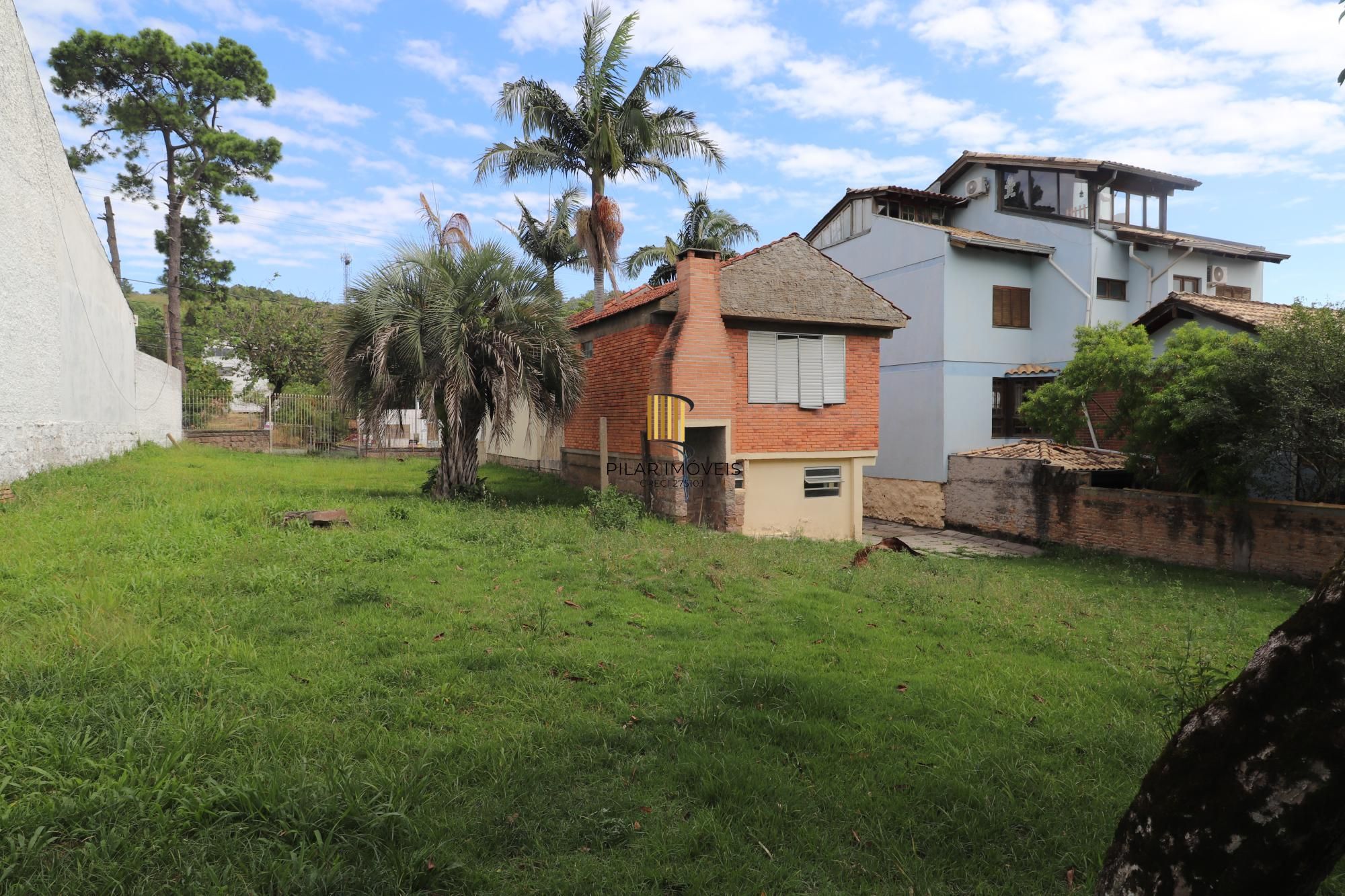 Excelente terreno localizado. O lote com medidas de 10,50 metros de testada por 62,0 metros de comprimento, totalizando 646,80m2.