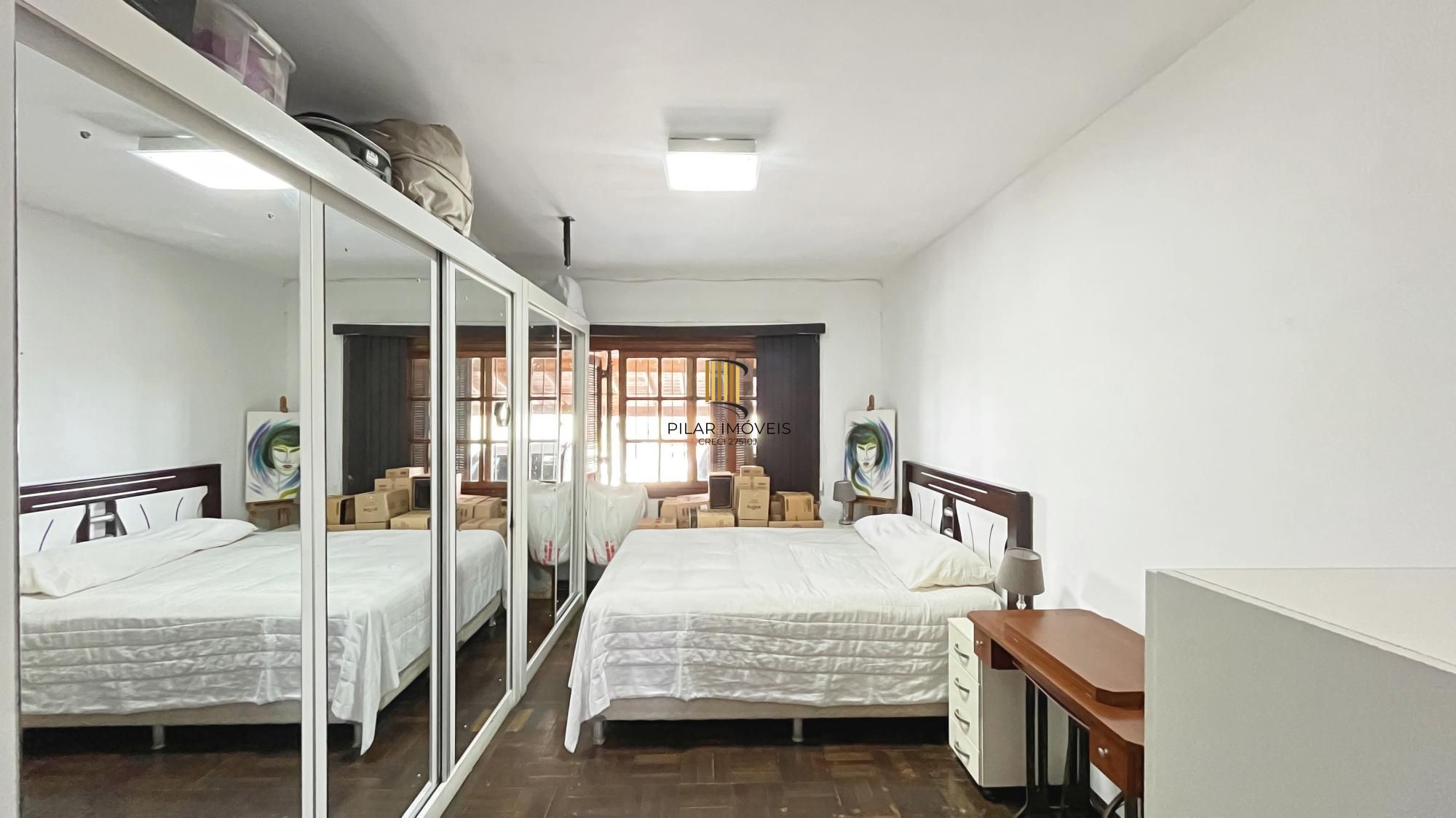 Casa em Porto Alegre, no bairro Vila Nova, com 3 dormitórios, 156 m² , 4 vagas.
