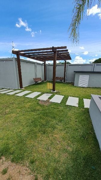 Casa Condominio em Porto Alegre, no bairro Ipanema, com 3 dormitório(s), e 3 banheiros, à venda.