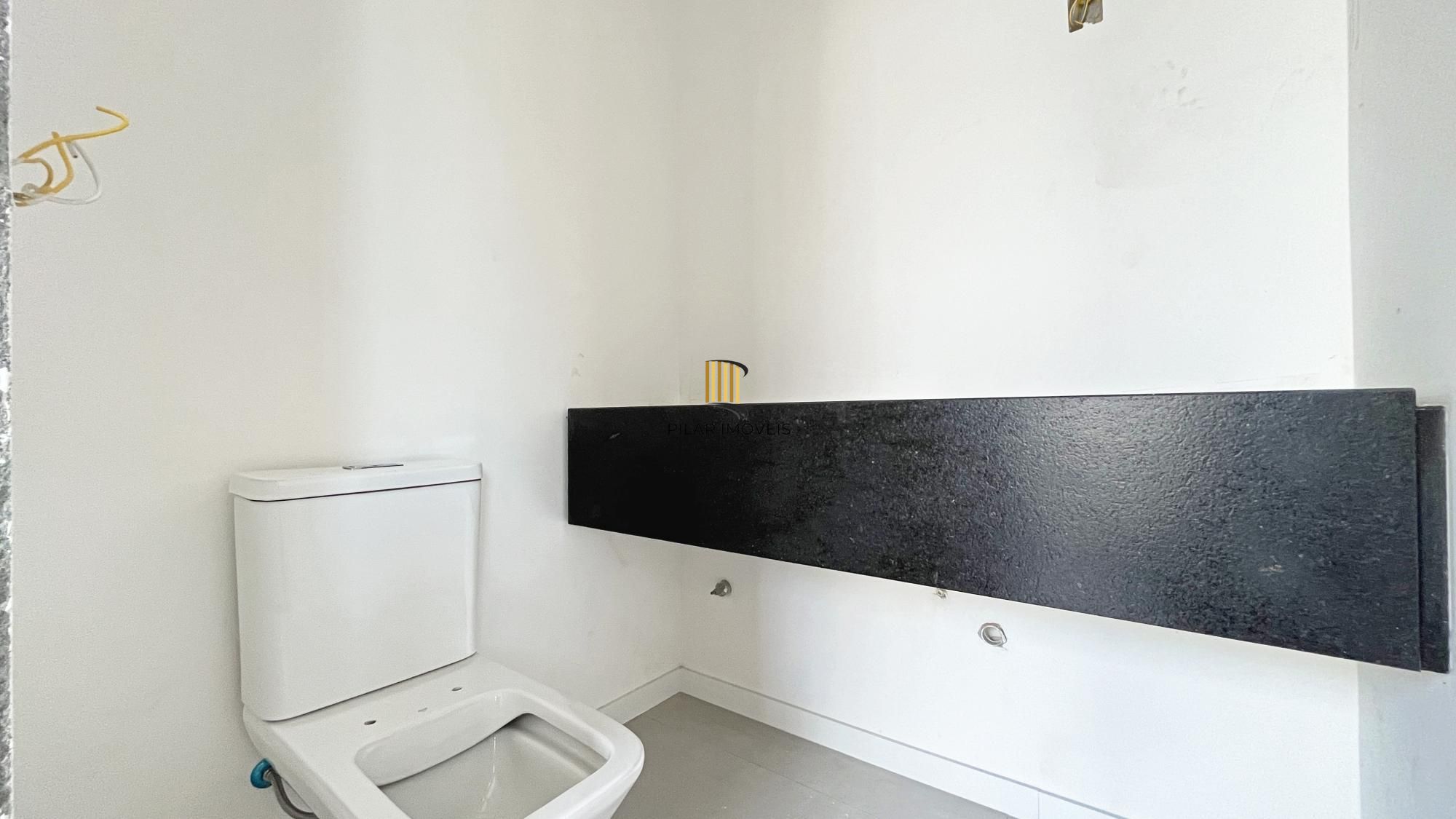 Casa Condominio em Porto Alegre, no bairro Hípica, com 3 dormitório(s), e 3 banheiros, à venda.