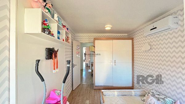 Casa em Porto Alegre, no bairro Hípica, com 3 dormitório(s), e 3 banheiros, à venda.