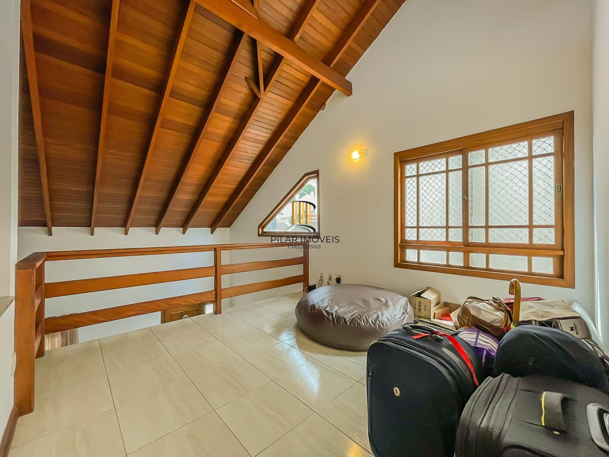 Casa 3 suítes com piscina em condomínio alto padrão na zona sul de Porto Alegre !